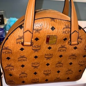 MCM Essential Visetos medium Tote